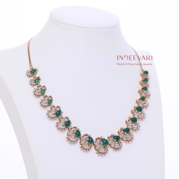 Floral diamond and emerald bloom necklace design