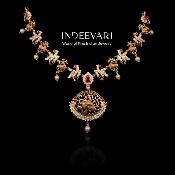 Unique Aves Closed Setting Necklace