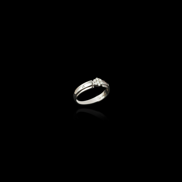 Flower Centre Design Band Ring