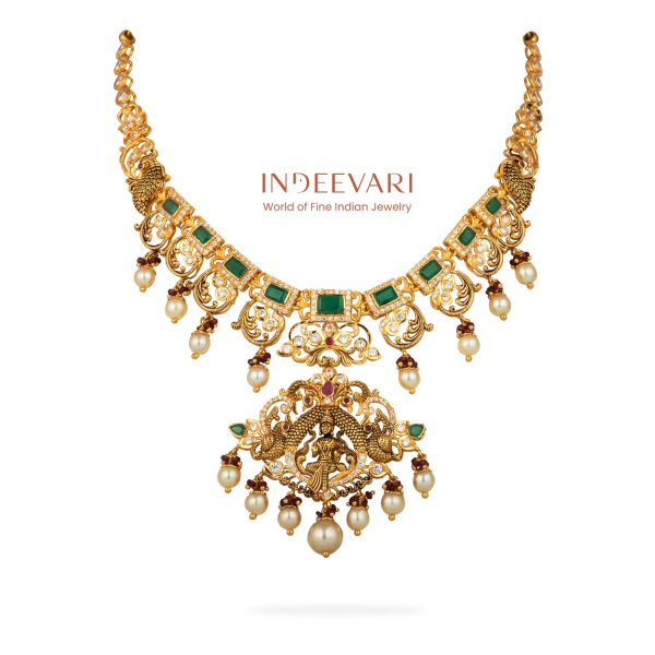 Kavya Pendant Necklace