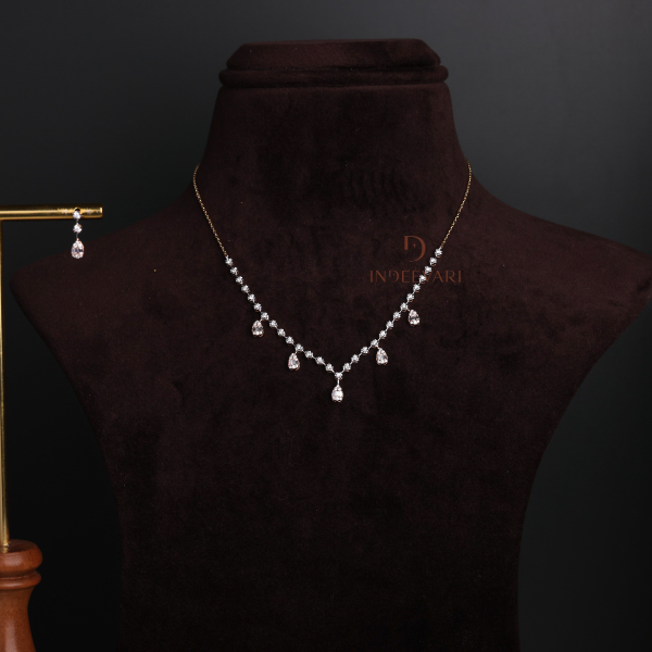 Exquisite diamond necklace set