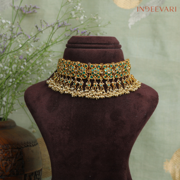 Mukta Regal Kundan Choker
